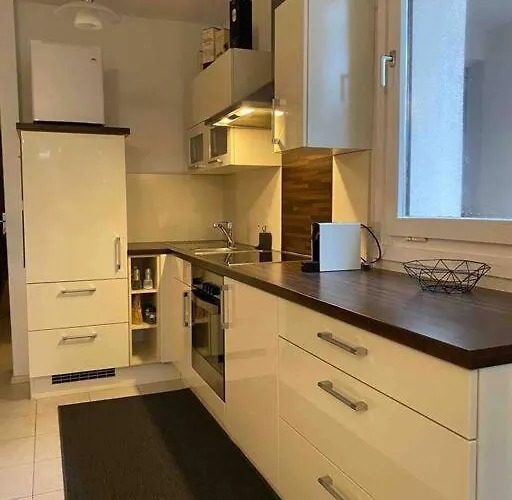 Schoene In Zentraler Lage דירה *